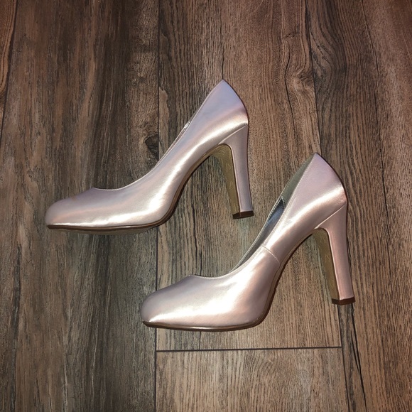 Michaelangelo Shoes - Michaelangelo David’s Bridal Pearl White Heels 7.5